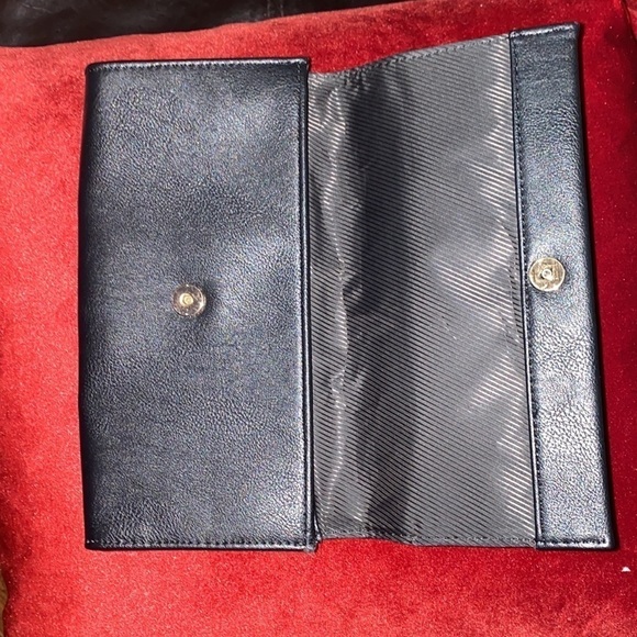 Tahari  black long Wallet - Picture 9 of 10